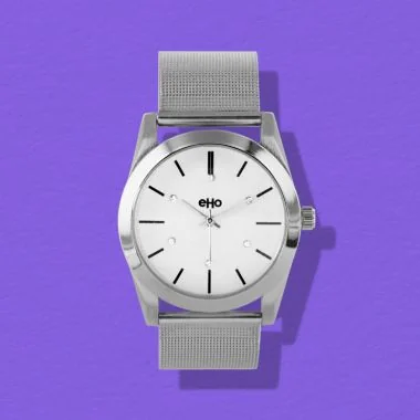 Face Montre Ecoresponsable eHo Femme Métal Chromé Argenté sur fond violet