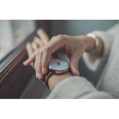 Portée 2 Montre Klokers - Klok 01 - Héritage - Cadran Blanc & Bleu - Cuir Caramel