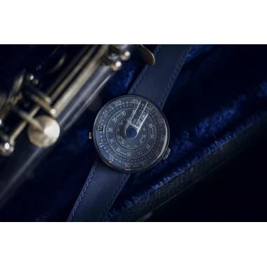 Ambiance Montre Klokers - Klok 01 - Metal - Cadran Blue Note - Cuir Bleu Indigo