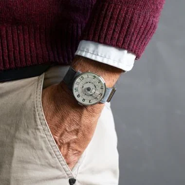 Portée Montre Klokers - Klok 01 - Hypnagogic - Cadran Vert - Alcantara Gris Souris