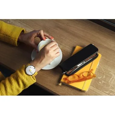 Portée Montre Klokers - Klok 01 - Heritage - Cadran Blanc & Jaune - Cuir Bleu Jean