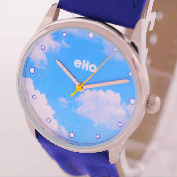 Zoom Avant Montre Ecoresponsable eHo Cuir Bleu Cadran Ciel Blanc Bleu