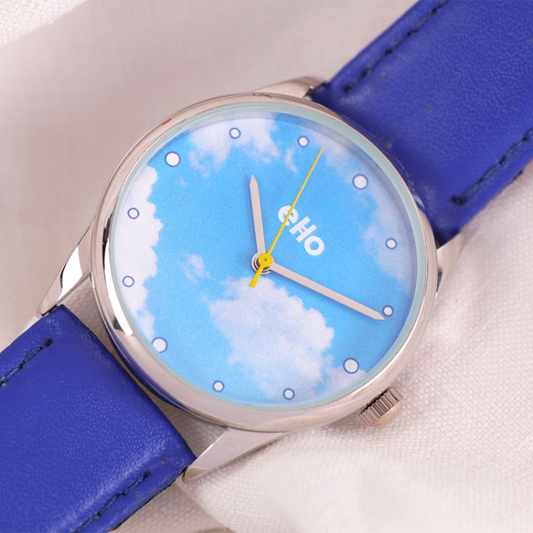 A Plat Montre Ecoresponsable eHo Cuir Bleu Cadran Ciel Blanc Bleu