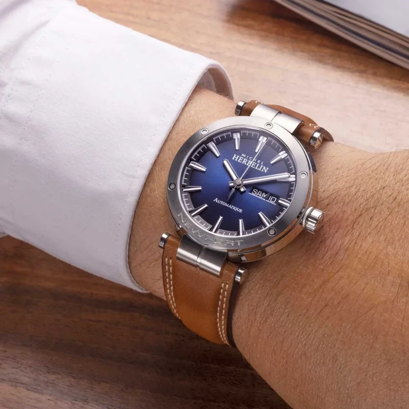 Michel Herbelin Newport – cuir camel – 1768A15GD porter