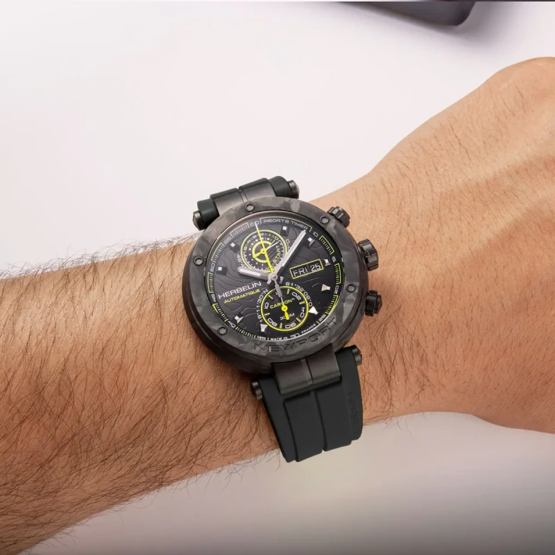 Michel Herbelin Newport – carbone titane – chronographe – 288CTN14CA vue porter