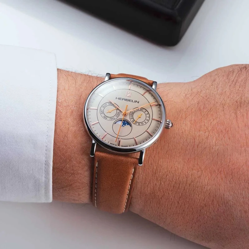 INSPIRATION – PHASE DE LUNE – ACIER & CUIR | Club de la Montre
