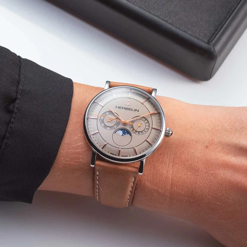 INSPIRATION – PHASE DE LUNE – ACIER & CUIR | Club de la Montre