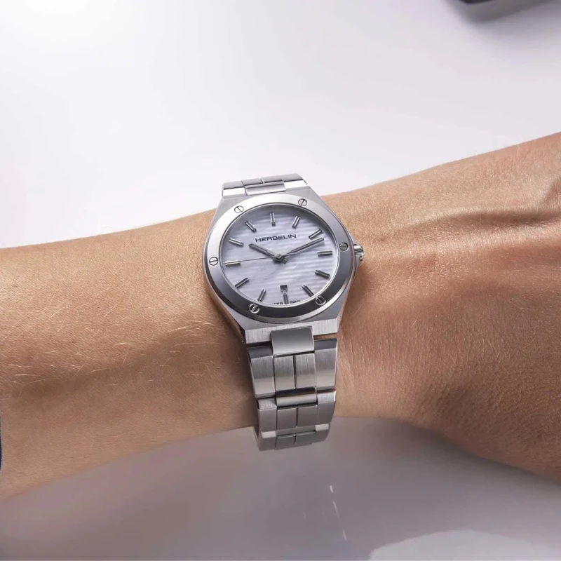 CAP CAMARAT – QUARTZ – ACIER & NACRE | Club de la Montre