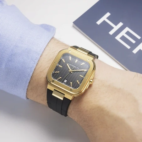 CAP CAMARAT SQUARE – SQUARE QUARTZ – NOIR & PVD OR 1N | Club de la Montre