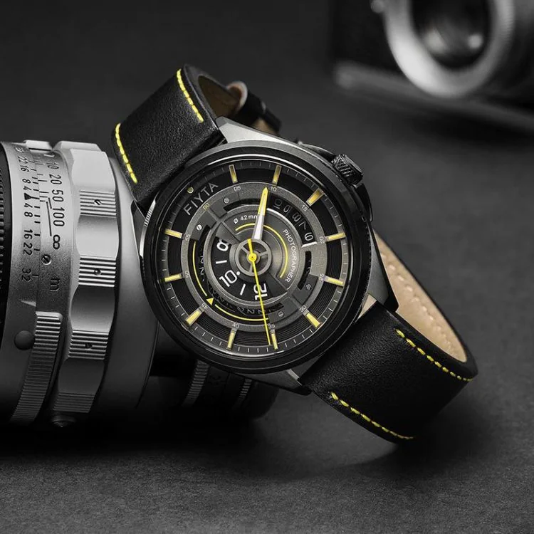 Lifestyle Montre Fiyta Photographer Automatique Noir et Jaune GA860023.BBB