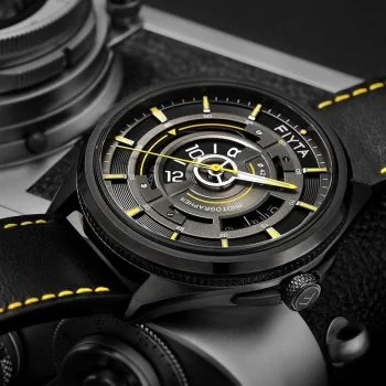Lifestyle 2 Montre Fiyta Photographer Automatique Noir et Jaune GA860023.BBB