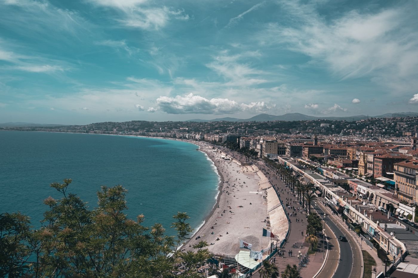 Facades pastel de Menton au bord de l'eau