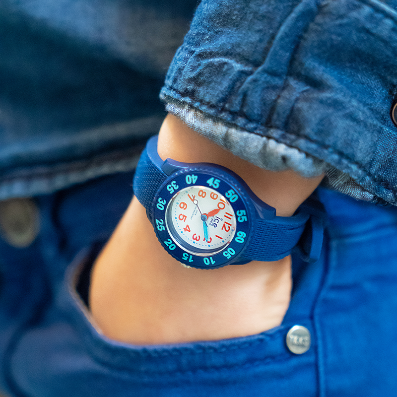 Enfant portant une montre Ice Watch