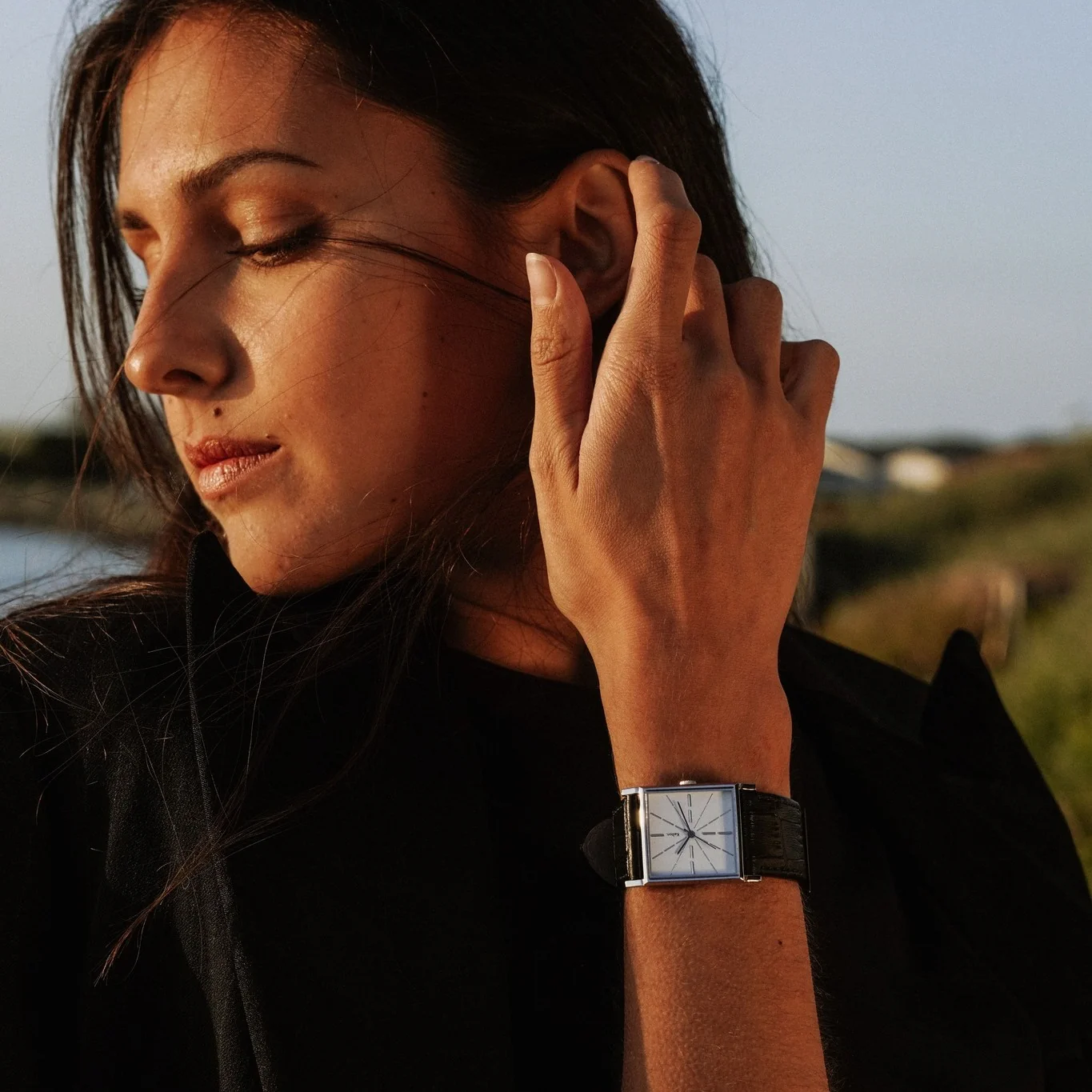 AUTHENTIQUE MONTRE FEMME MARQUE LIP - A QUARTZ-FONCTIONNE AUTHENTIQUE MONTRE FEMME MARQUE LIP - A QUARTZ-FONCTIONNE