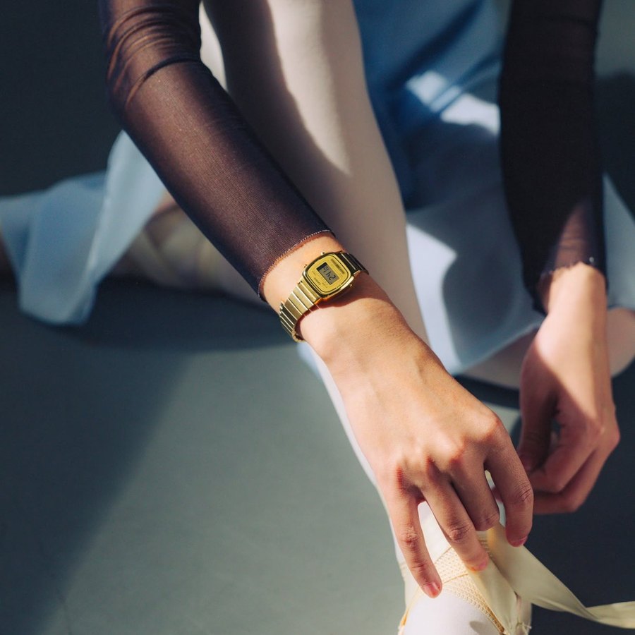 Casio, LA670 doree dans un studio de danse
