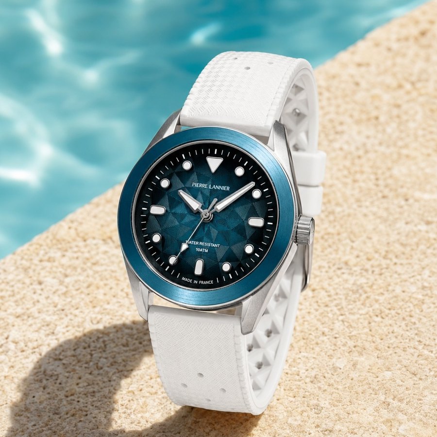Pierre Lannier, Bora cadran bleu et bracelet blanc au bord de l eau