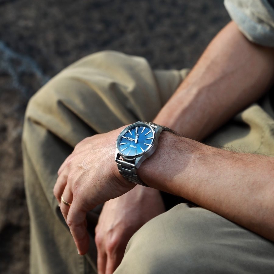 Nixon, Sentry acier cadran bleu au poignet