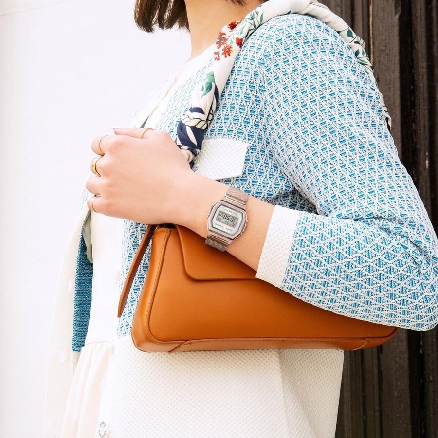 Casio, A1000 acier et sac en cuir