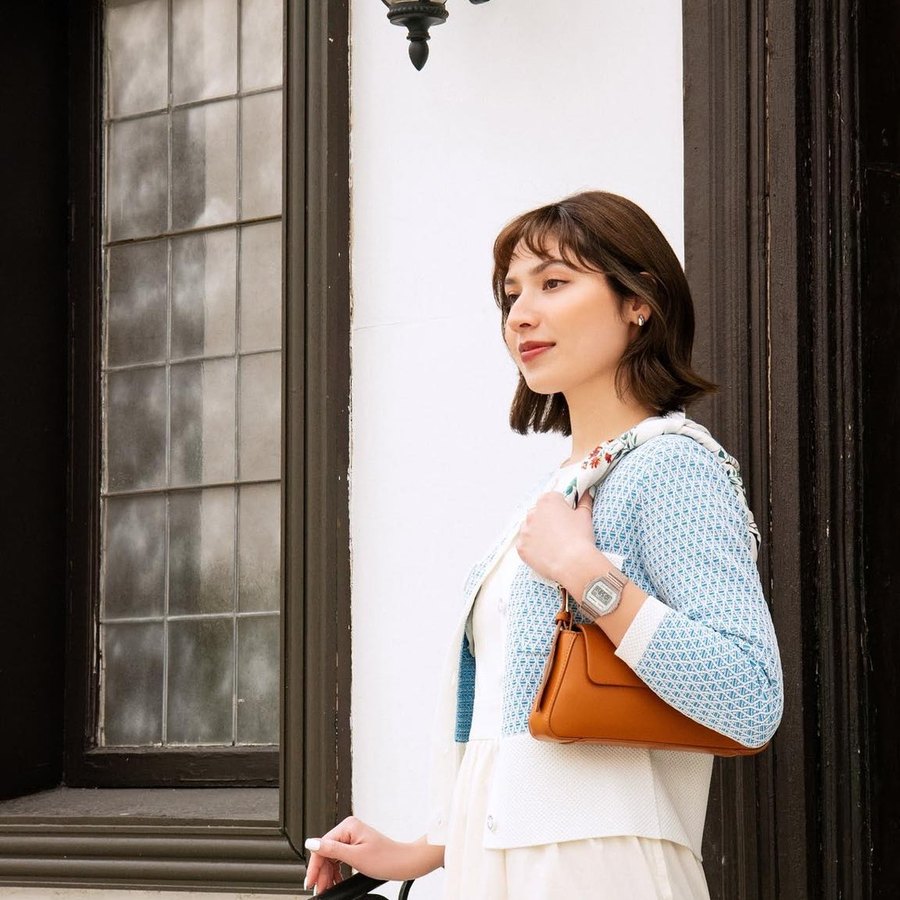 Casio, A1000 nacre et sac en cuir