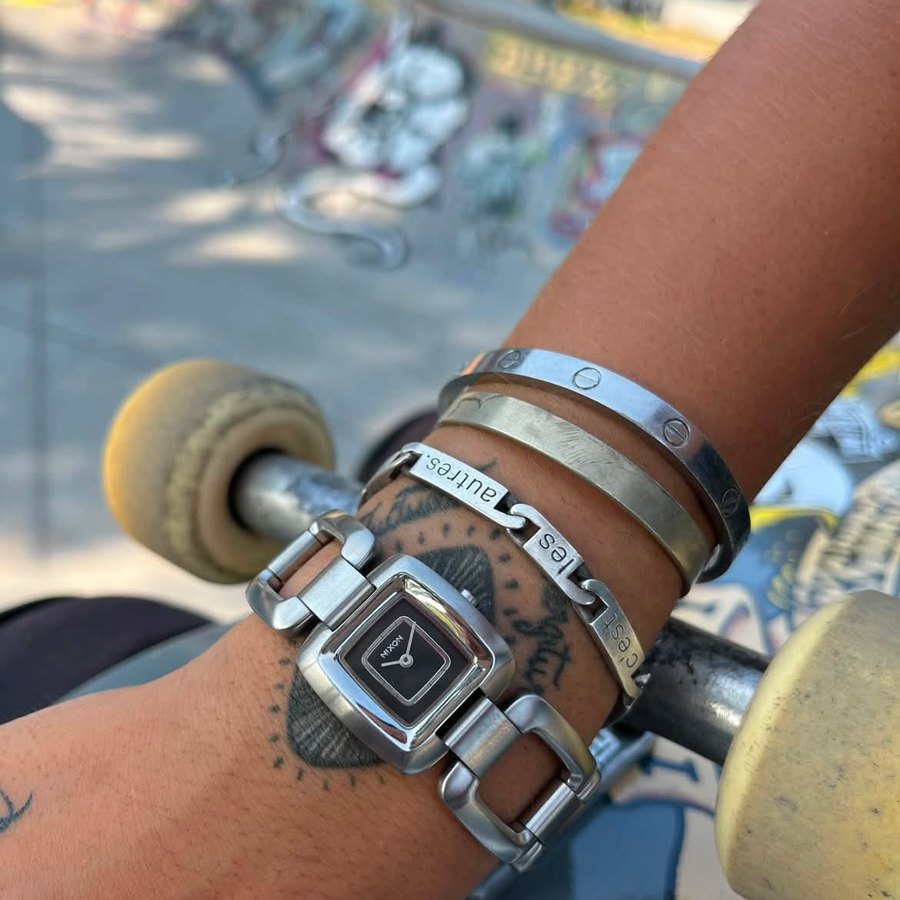 Nixon, poignet et skate