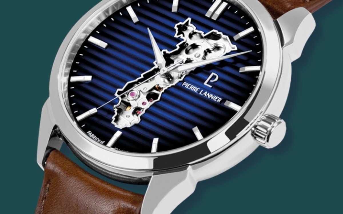 Montre squelette Pierre Lannier sur bracelet cuir, vue rapproch&eacute;e
