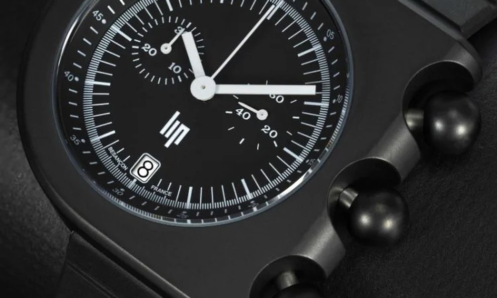 Chronographe LIP Mach 2000 Dark Master noir et ses poussoirs spheriques