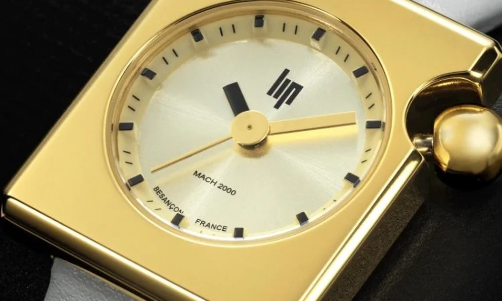 Cadran dore de montre LIP Mach 2000 Mini Square avec la mention Besancon France