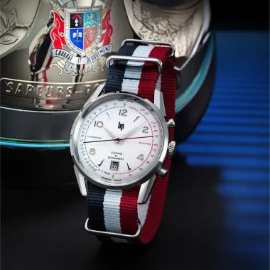 Ambiance Montre LIP - Himalaya 40 mm - Courage - Bleu Blanc Rouge