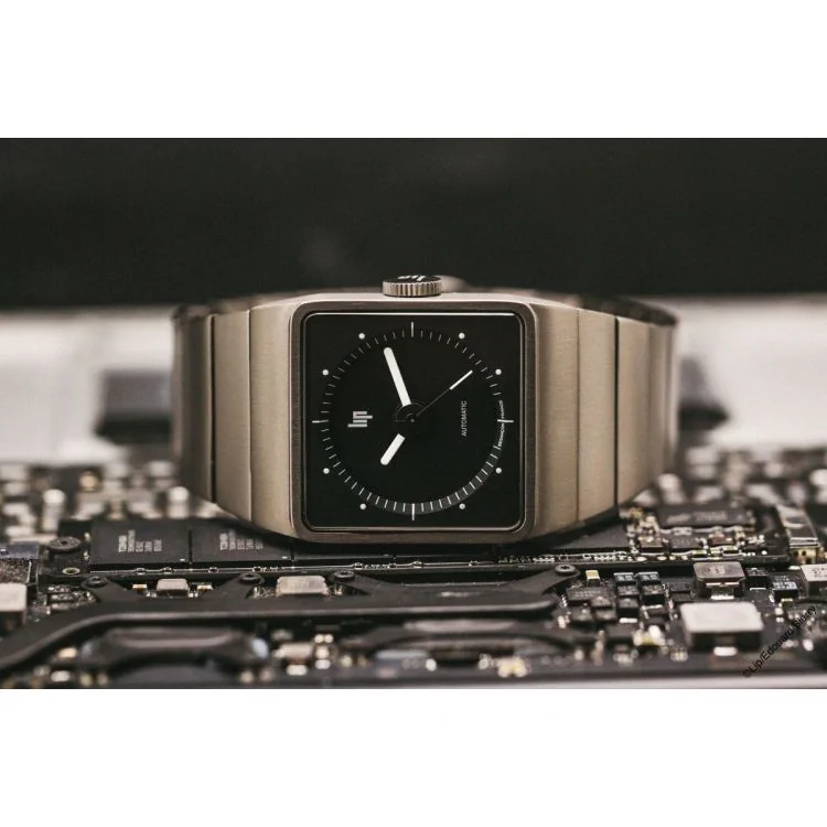 Ambiance 2 Montre LIP - Big TV Titane