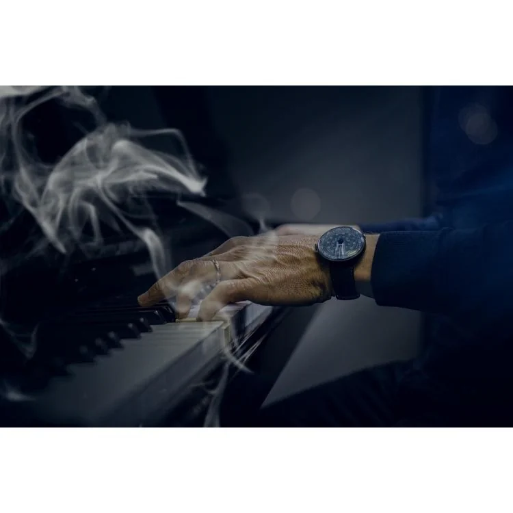 Ambiance Montre Klokers - Klok 01 - Metal - Cadran Blue Note - Cuir Noir Mat