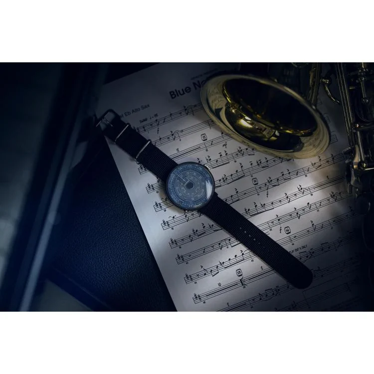 Ambiance Montre Klokers - Klok 01 - Metal - Cadran Blue Note - Nato Noir