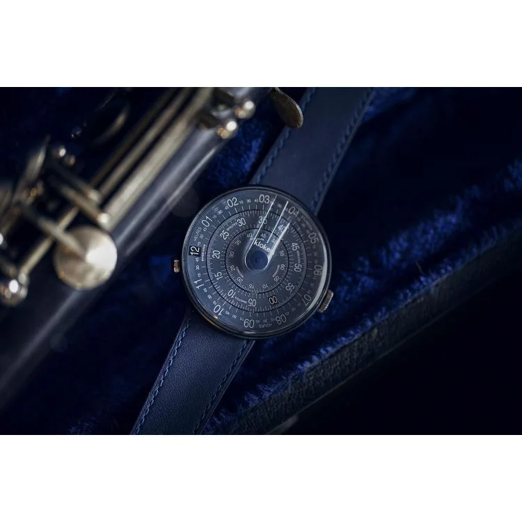 Ambiance Montre Klokers - Klok 01 - Metal - Cadran Blue Note - Cuir Bleu Indigo
