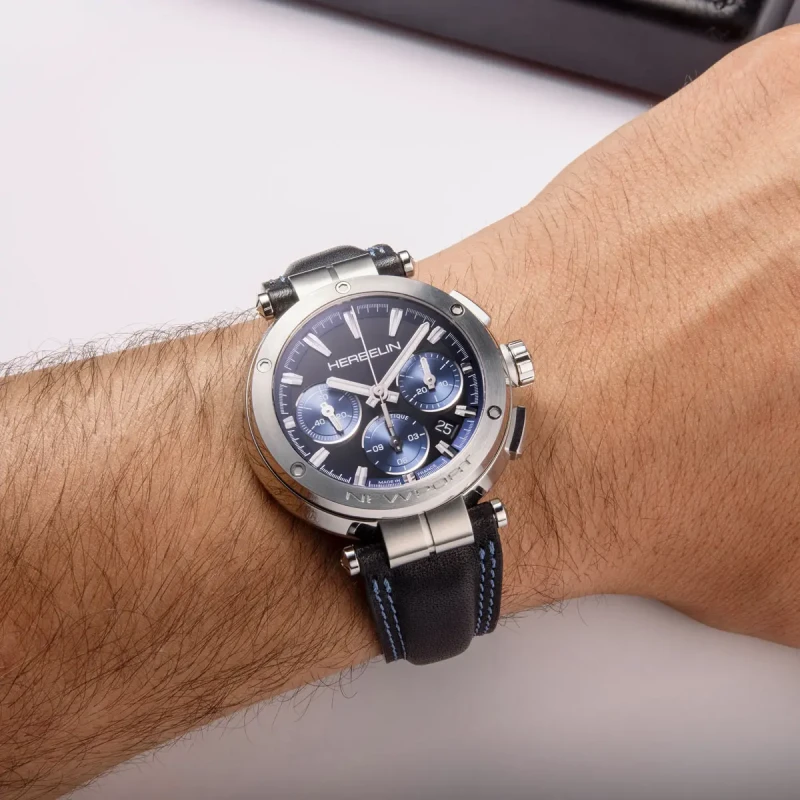 Michel Herbelin newport – chrono – automatique – acier cuir – 268A65 vue porter