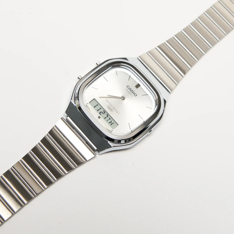 Montre Casio edgy en Acier Argenté-AQ-240E-7A vue de face