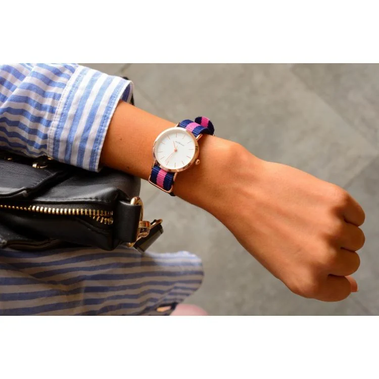 Portée Montre Performer Femme Nato Bleu Marine et Rose - 70912912