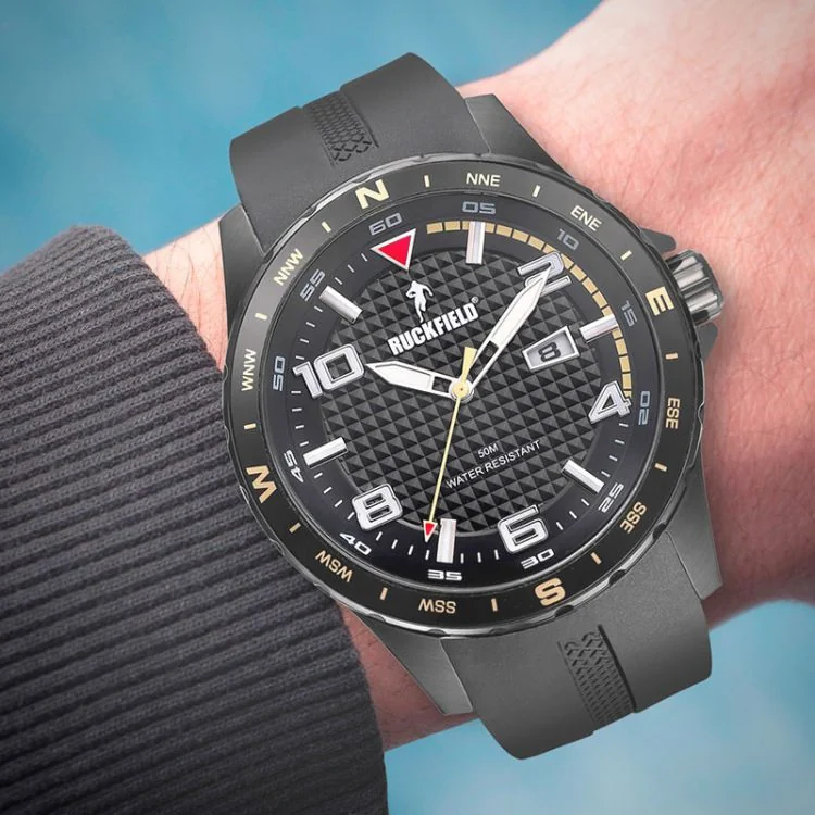 Face Portée Montre Homme Ruckfield Sport Boîtier Acier Bracelet Silicone Noir Cadran Noir