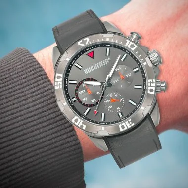 Face Portée Montre Homme Ruckfield Sport Boîtier Acier Bracelet Cuir Noir Cadran Gris